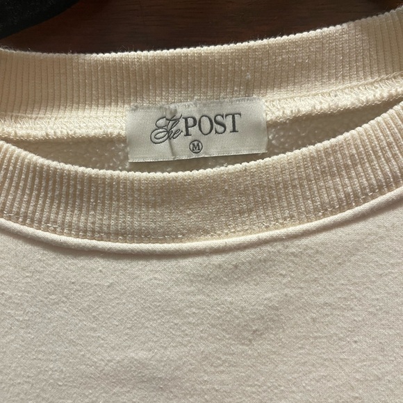 Oversized The Post Sweatshirt - Picture 2 of 3